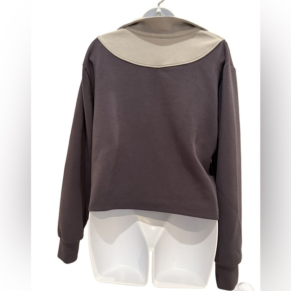 Sincerely Jules Two-Tone Zip-Up Crop Sweatshirt in Large - Picture 4 of 7
